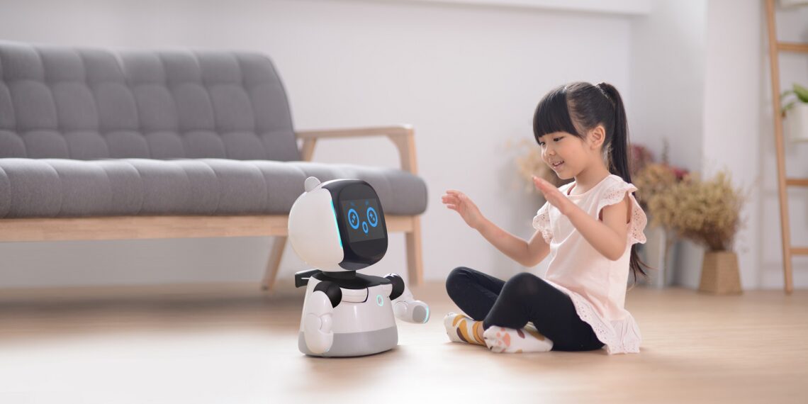 讓機器人來幫你！女媧創造最新 AI 機器人，送餐、聊天、擦桌子樣樣來！ 