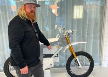 電動摩托車進入永續紀元！Cake 北美區總經理埃里克‧阿斯穆森：跟著我們征服陡峭山丘、疾馳崎嶇小徑！