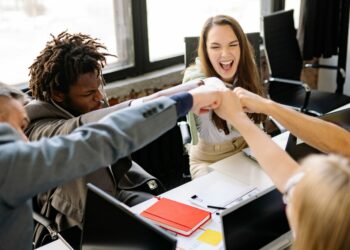 社群媒體也可以是增加收入的方法之一！AdsFluence 總監夏延·拉傑杜萊帶來了創新管理社群媒體的方式