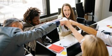 社群媒體也可以是增加收入的方法之一！AdsFluence 總監夏延·拉傑杜萊帶來了創新管理社群媒體的方式