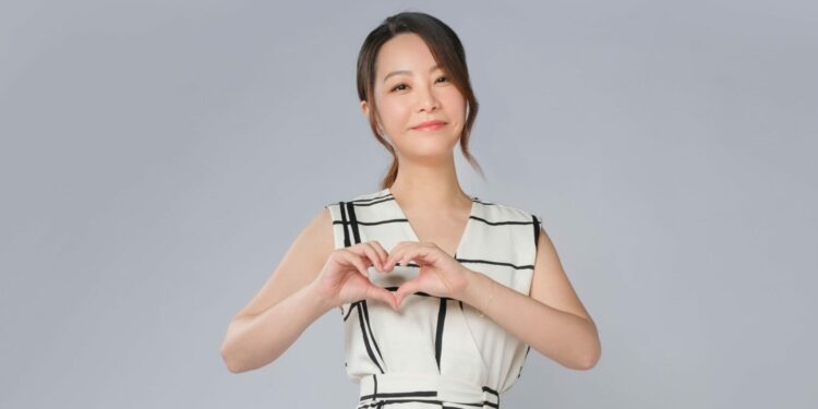 地球和人都需要「心靈保養」？方思云從哈拉影城負責人到創辦心覺學苑：一個生命探索的機會，開啟了我不一樣的生命旅程