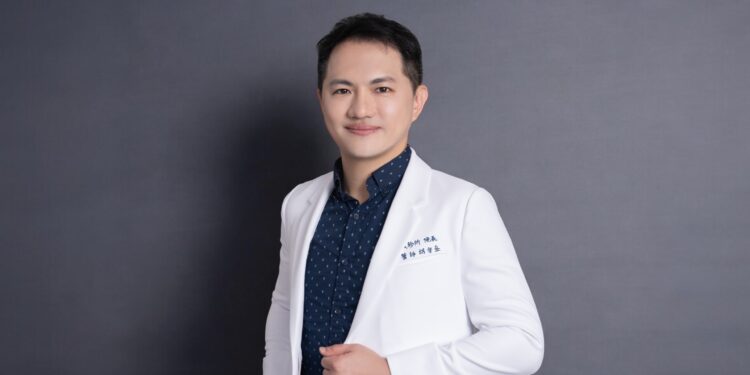 新顏診所胡守丞院長。（圖：新顏診所）