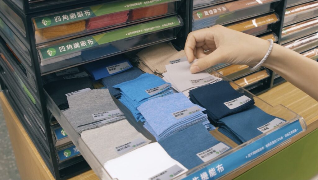 這張圖片的 alt 屬性值為空,它的檔案名稱為 esg.artshirt-2-1024x579.jpg