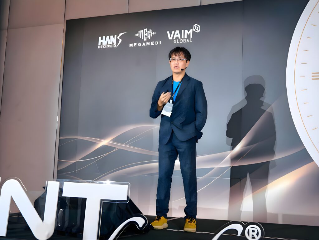 張光正醫師於國際舞台分享醫學產業觀點 張光正醫師於國際產業活動舞台分享對醫學發展與專業判斷的觀點,展現其在產業層級的思考角色