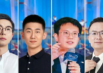 2026 年中國央視春晚，四家中國機器人公司同台亮相，被媒體稱為「鋼鐵軍團的集結」。（圖：The Icons、新華社、北京科技報、商學院雜誌、雷科技）