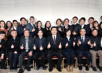 台灣投資人關係協會理監事群合照。（圖：TIRI）