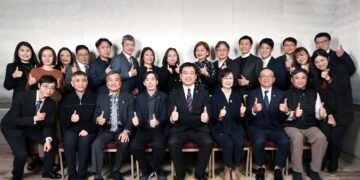 台灣投資人關係協會理監事群合照。（圖：TIRI）