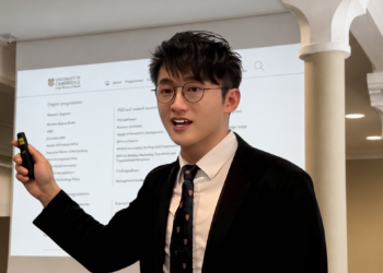 許復於劍橋大學研討會發表演講