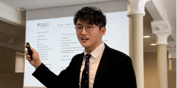 許復於劍橋大學研討會發表演講